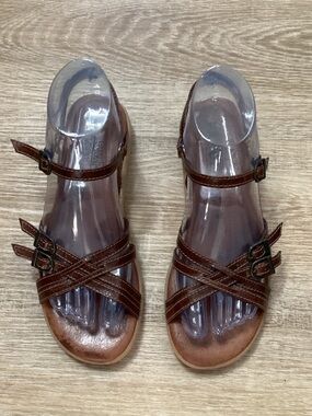 Famolare Vintage-inspiredStrapsody Flat Buckle Sandal Sz 7M